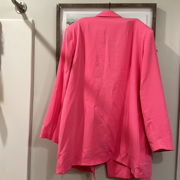 Plus-Sized Pretty Little Thing Blazer Dress - Picture 5 of 6